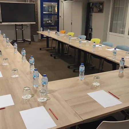 Logis Alizea Le Mans Nord מלון