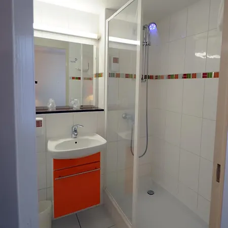 מלון Logis Alizea Le Mans Nord 3*