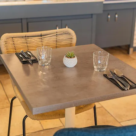 Hotel Logis Alizea Le Mans Nord 3*