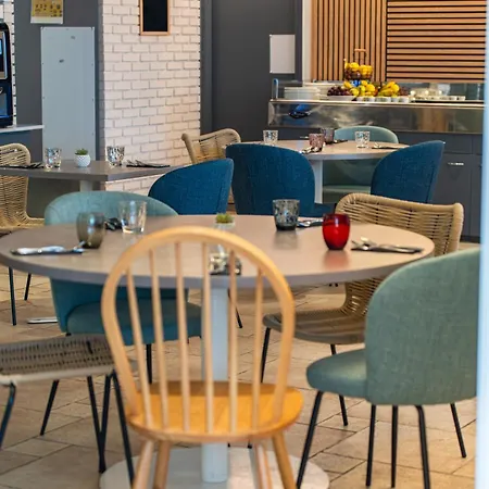 Hotel Logis Alizéa Le Mans Nord 3*