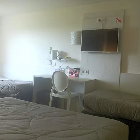 מלון Logis Alizea Le Mans Nord 3*