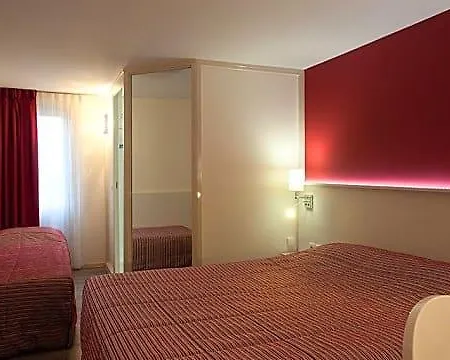 Logis Alizea Le Mans Nord סן-סטורנה