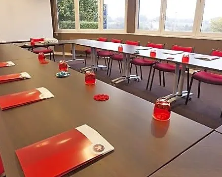 Logis Alizea Le Mans Nord 3* סן-סטורנה
