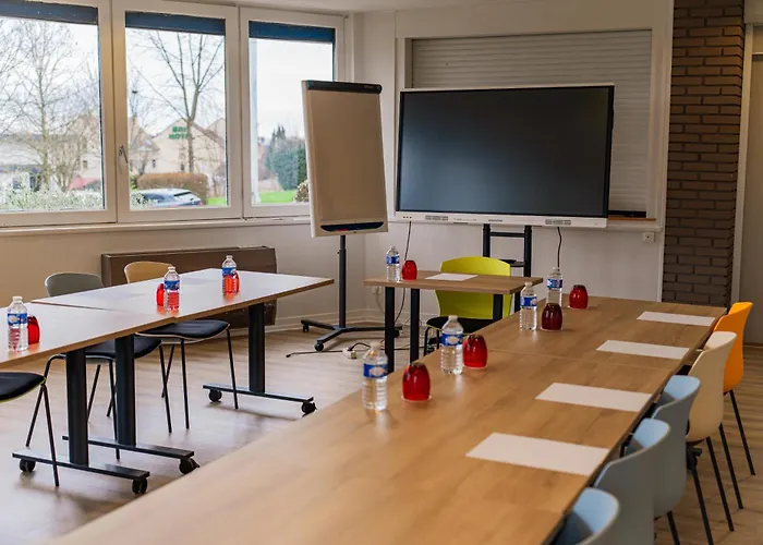 Logis Alizéa Le Mans Nord Hotel