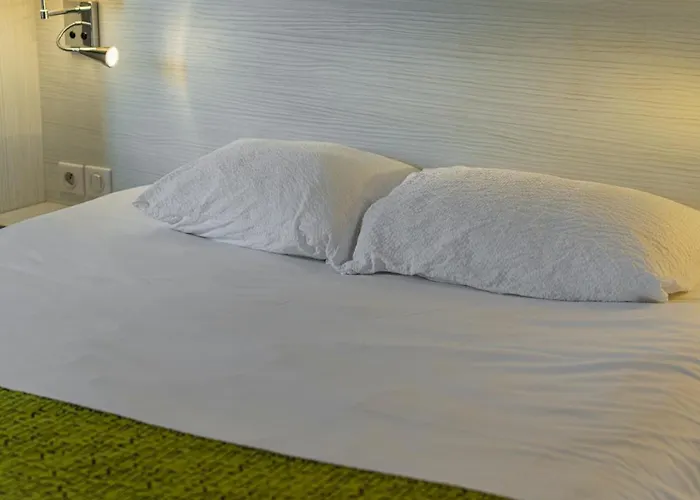 Logis Alizéa Le Mans Nord Hotel